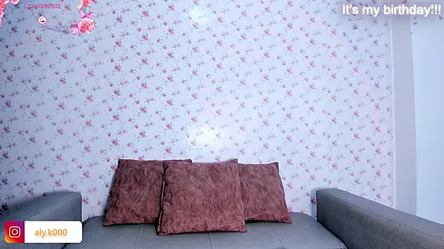 Snapshot of Alykass chatting on June 6, 12:05 am Alykass online show from June 6, 12:05 am