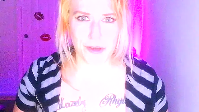Snapshot of RhondaRump chatting on March 30, 8:59 am RhondaRump online show from March 30, 8:59 am