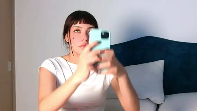 Snapshot of angelinhaaa chatting on September 16, 2:45 am angelinhaaa online show from September 16, 2:45 am