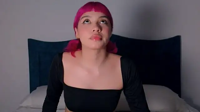 Snapshot of angelinhaaa chatting on December 3, 2:41 am angelinhaaa online show from December 3, 2:41 am