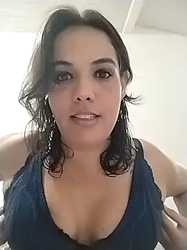 Snapshot of Bellapotencia1985 chatting on October 11, 9:52 am Bellapotencia1985 online show from October 11, 9:52 am