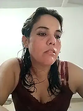 Snapshot of Bellapotencia1985 chatting on February 16, 10:22 am Bellapotencia1985 online show from February 16, 10:22 am