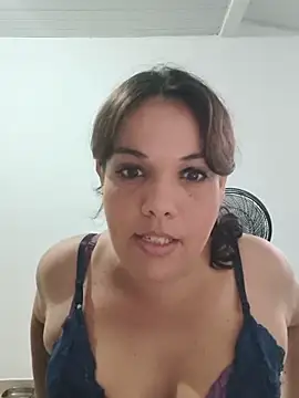Snapshot of Bellapotencia1985 chatting on June 6, 9:58 am Bellapotencia1985 online show from June 6, 9:58 am