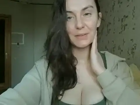 Snapshot of KatalinaQE chatting on October 3, 8:33 am KatalinaQE online show from October 3, 8:33 am