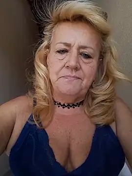 Snapshot of Belladama61 chatting on September 17, 10:39 am Belladama61 online show from September 17, 10:39 am