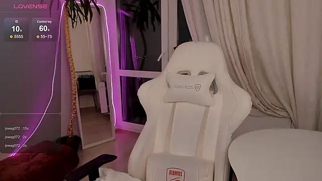 Snapshot of Daria_Promise chatting on October 28, 8:33 pm Daria Promise online show from October 28, 8:33 pm