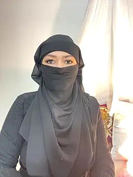 Amyraa  online show from October 18, 2:40 pm