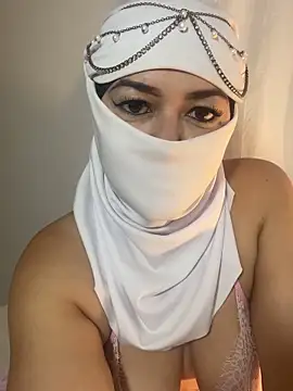 Amyraa  online show from November 22, 3:00 pm