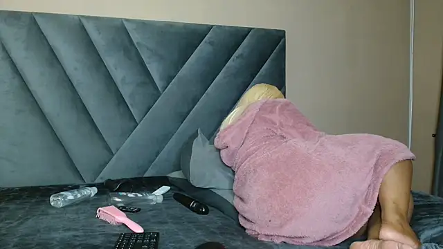 ThickTemptress18 online show from May 12, 10:18 pm
