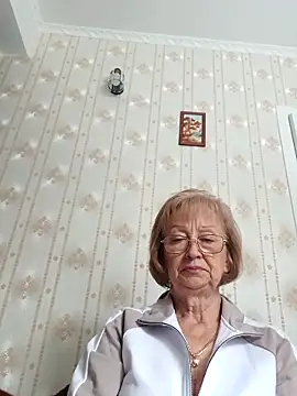 AlikaSwan5821 online show from October 2, 1:07 pm