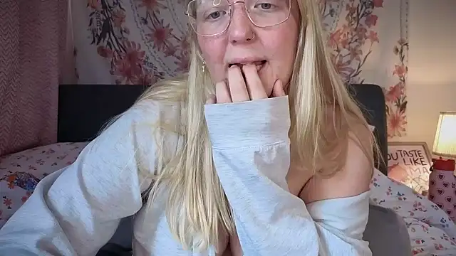 Snapshot of Daisyxoxo_ chatting on September 16, 8:37 am Daisyxoxo online show from September 16, 8:37 am