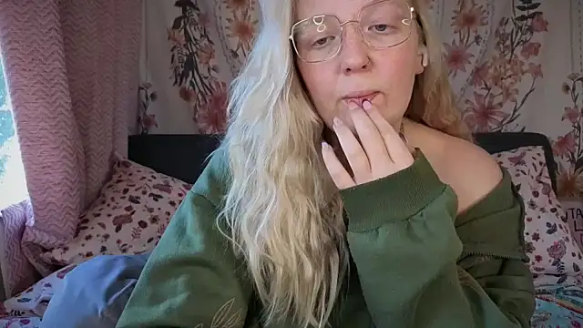 Daisyxoxo  online show from September 25, 8:29 am