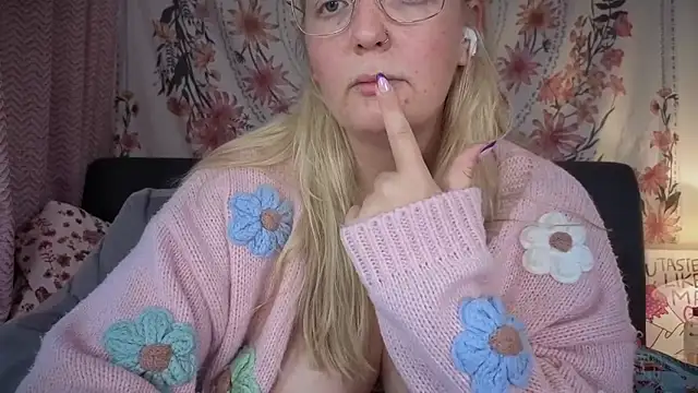 Daisyxoxo  online show from October 3, 8:33 am