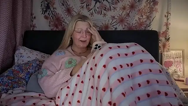 Daisyxoxo  online show from February 20, 9:48 pm