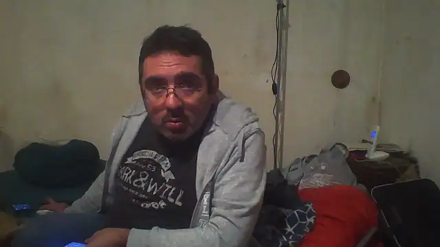 Snapshot of Jouons-ensembles2 chatting on December 1, 1:21 am Jouons-ensembles2 online show from December 1, 1:21 am