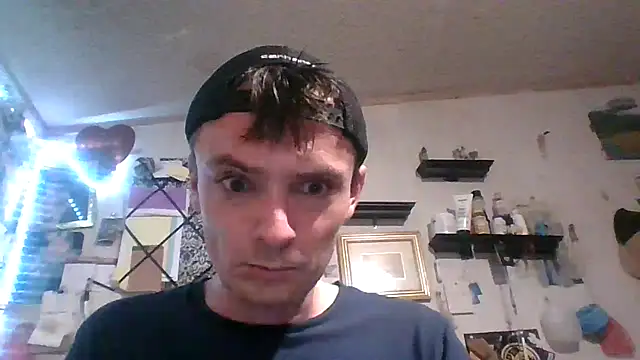 Snapshot of RichardW chatting on December 15, 9:08 pm RichardW online show from December 15, 9:08 pm