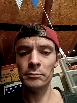 Snapshot of RichardW chatting on May 26, 11:06 am RichardW online show from May 26, 11:06 am