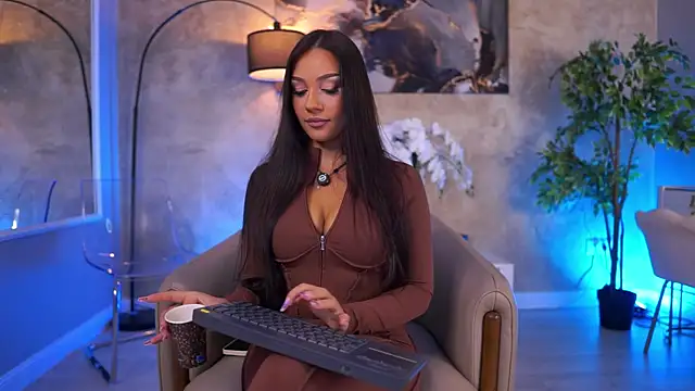 NinaSolenne online show from May 18, 9:04 am
