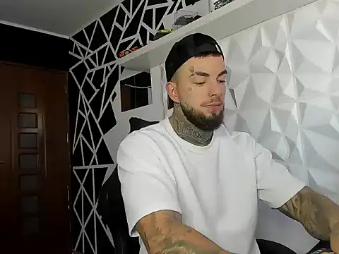 Snapshot of Chrisjordan66 chatting on October 22, 6:24 am Chrisjordan66 online show from October 22, 6:24 am