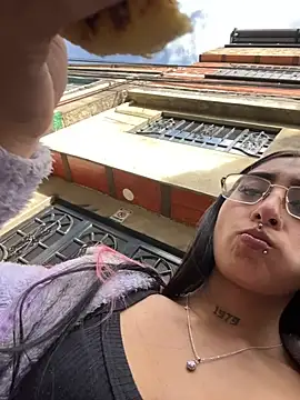 Violeet Smith online show from September 16, 1:23 pm