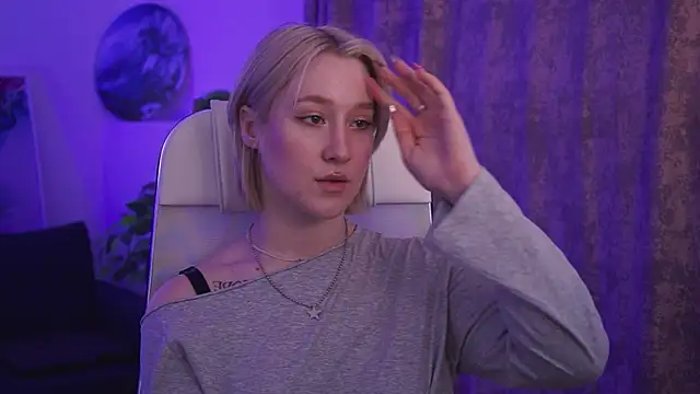 Snapshot of CinBellamy chatting on March 30, 8:37 am CinBellamy online show from March 30, 8:37 am