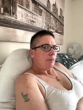 Snapshot of voluptuous-minx chatting on December 5, 11:41 am voluptuous-minx online show from December 5, 11:41 am