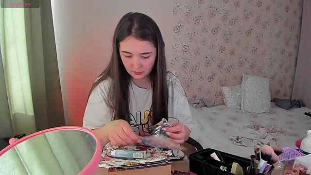 Alice next door online show from April 3, 10:24 am