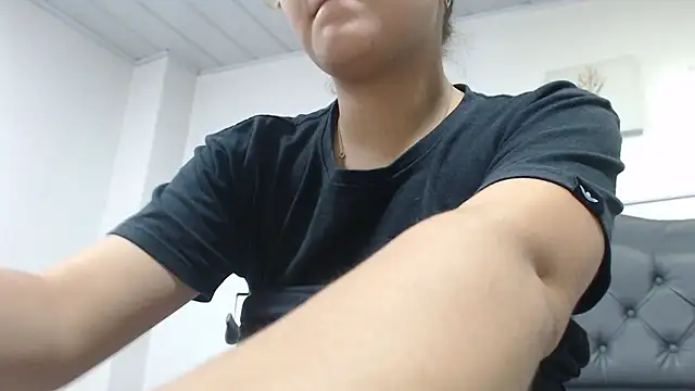 Giia Monroe online show from January 5, 5:27 pm