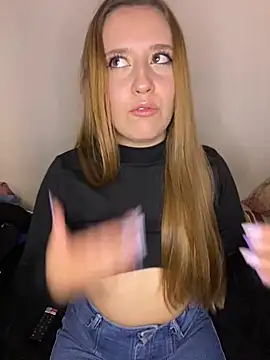 Snapshot of Cutie_blondie chatting on October 2, 6:59 pm Cutie blondie online show from October 2, 6:59 pm