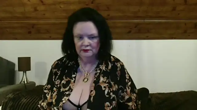 TiffanyMature online show from November 7, 10:32 pm