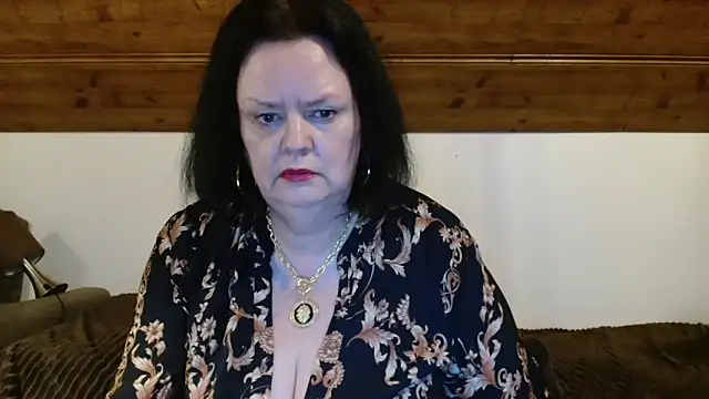 TiffanyMature online show from November 8, 10:41 pm