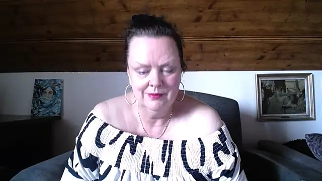 TiffanyMature online show from June 9, 5:24 pm