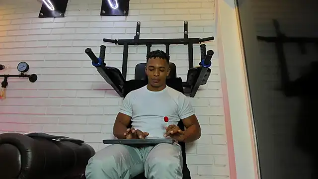 ItaloMoore online show from November 27, 11:23 am