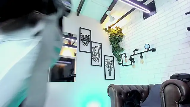 ItaloMoore online show from December 15, 11:25 am