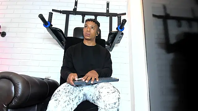 ItaloMoore online show from February 14, 11:51 am