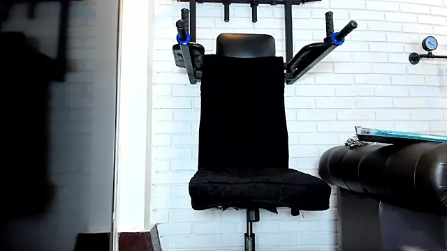 ItaloMoore online show from February 26, 11:53 am