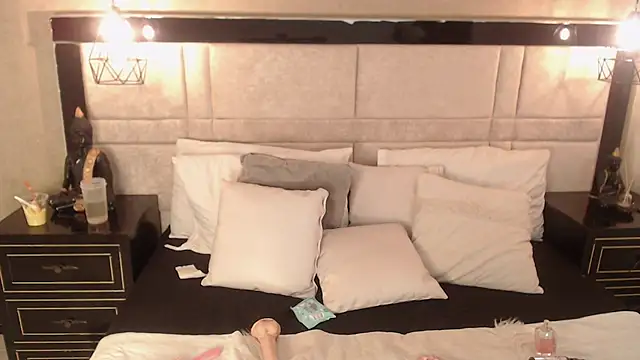 Snapshot of OliviaGarciaa chatting on October 6, 7:33 pm OliviaGarciaa online show from October 6, 7:33 pm