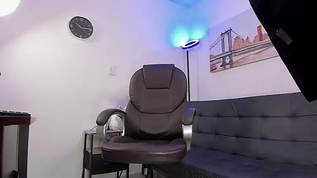 Snapshot of Dash_Bukoski chatting on September 30, 1:38 pm Dash Bukoski online show from September 30, 1:38 pm