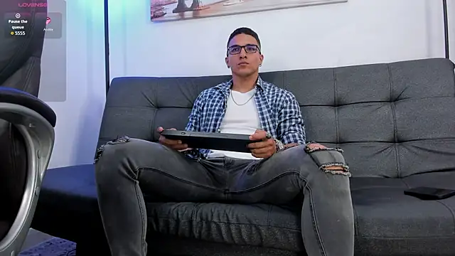 Snapshot of Dash_Bukoski chatting on October 5, 1:09 pm Dash Bukoski online show from October 5, 1:09 pm