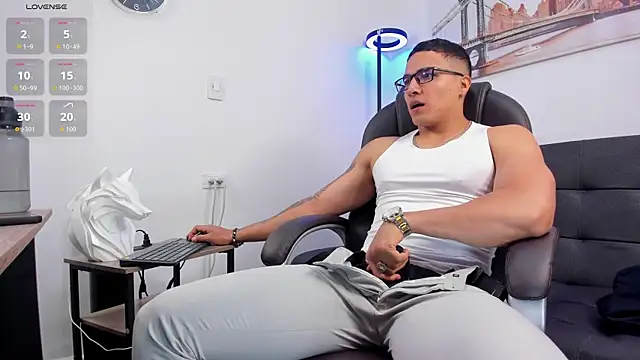 Snapshot of Dash_Bukoski chatting on October 27, 1:48 pm Dash Bukoski online show from October 27, 1:48 pm