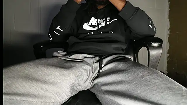 Snapshot of zaddytrey chatting on March 4, 1:06 pm zaddytrey online show from March 4, 1:06 pm