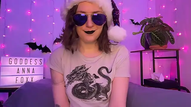 mistressannafoxx online show from December 19, 9:55 pm