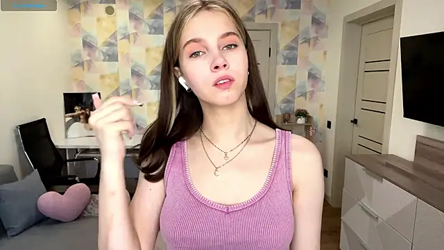 Snapshot of NylaNadler chatting on February 11, 6:07 am NylaNadler online show from February 11, 6:07 am