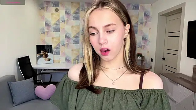 Snapshot of NylaNadler chatting on February 23, 6:11 am NylaNadler online show from February 23, 6:11 am