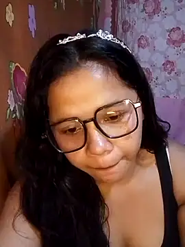 Snapshot of hotmomma8 chatting on April 8, 2:22 am hotmomma8 online show from April 8, 2:22 am
