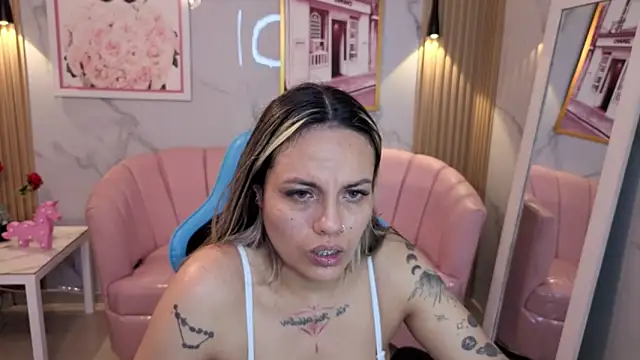 Snapshot of Jade_Jones_a chatting on September 13, 3:50 am Jade Jones a online show from September 13, 3:50 am