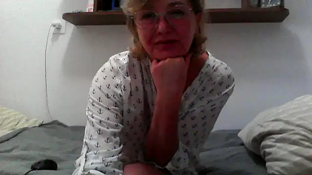 Snapshot of IrynaMolbertx chatting on September 15, 7:58 pm IrynaMolbertx online show from September 15, 7:58 pm