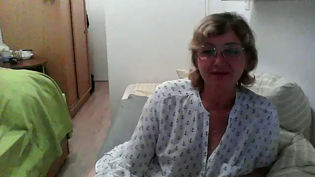Snapshot of IrynaMolbertx chatting on September 19, 7:58 pm IrynaMolbertx online show from September 19, 7:58 pm