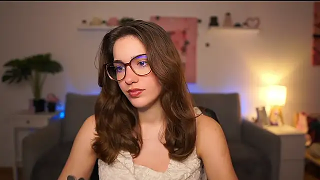 kissie cat online show from February 6, 2:20 pm