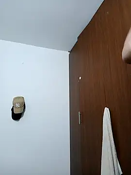 Snapshot of Carl_Strip chatting on December 4, 10:13 am Carl Strip online show from December 4, 10:13 am